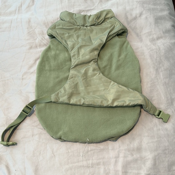 NWOT Boots & Barkley Dog Puffer Jacket with Buckle Green Size M. - Picture 2 of 10